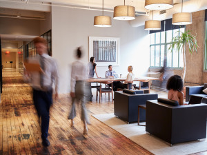 In der hybriden Arbeitswelt finden Büros eine neue Rolle